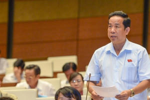 Rừng sắp hết, biển gần chết khiến dân bất an