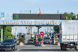 Người dân có quyền khởi kiện việc phải trả tiền khi đi qua Trạm thu phí Bến Thủy?