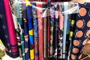 Khăn lụa Trung Quốc nhập về Việt Nam với giá cực thấp