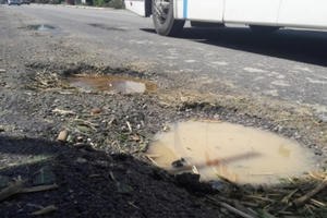Nghệ An: Quốc lộ hơn 1.200 tỷ vừa thảm lại đã “lở loét” dày đặc