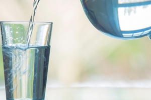 Vừa thức dạy buổi sáng không nên uống những loại nước này