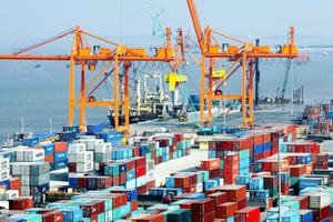 Hạ giá dịch vụ cảng biển “vô tội vạ”, doanh nghiệp Việt tự tìm đường… “chết”? Hạ giá dịch vụ cảng biển “vô tội vạ”, doanh nghiệp Việt tự tìm đường… “chết”?
