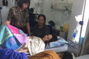 Hơn 200 người ngộ độc phải nhập viện vì ăn bánh mỳ! Hơn 200 người ngộ độc phải nhập viện vì ăn bánh mỳ!