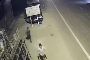 Thót tim: 'Game thủ nhí' lái ô tô tải chạy hàng chục cây số trong đêm