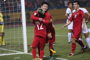 Tuyển Việt Nam: Phải chia lửa, "giải cứu" Quang Hải... Tuyển Việt Nam: Phải chia lửa, "giải cứu" Quang Hải...