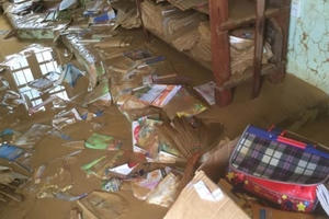 Hung Thinh Corp trao tặng 3 triệu cuốn vở cho học sinh vùng lũ