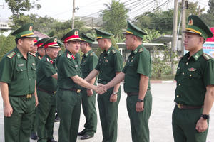 Thượng tướng Trương Thiên Tô đến thăm, chúc Tết Đồn Biên phòng cửa khẩu quốc tế Mộc Bài