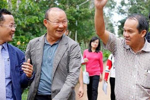 V-League hạ màn, chờ lời "biện hộ" từ bầu Đức