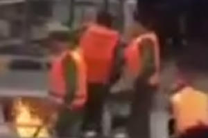 [Clip]: Người dân ném bom xăng vào đoàn cán bộ khi đang cưỡng chế ở Vân Đồn