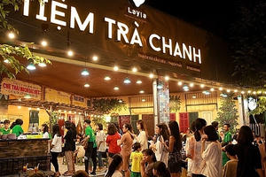 Thu nhập 'khủng' gần 6 tỉ đồng mỗi ngày nhờ bán... trà chanh vỉa hè