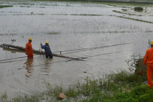 Gần 700.000 hộ dân bị mất điện trong cơn bão số 5 tại miền Trung