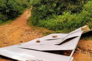 Đắk Lắk: Người đàn ông tử vong do bị tấm tôn bay trúng
