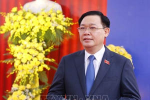 Chủ tịch Quốc hội kiểm tra công tác bầu cử tại huyện Đông Anh, Hà Nội