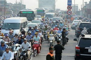 Khi phụ huynh “dạy” con, cháu vi phạm pháp luật giao thông