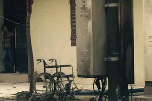 Hà Nội: Nổ bốt điện, 5 người bị bỏng nặng