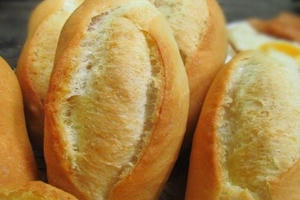 Bánh mỳ bốc mùi, lổm nhổm kiến được 'hoá kiếp' thành bánh mỳ sấy tẩm bơ đường