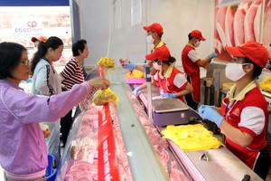 Người chăn nuôi tiếp tục cầm cự, nguồn cung thịt lợn dịp Tết không thiếu