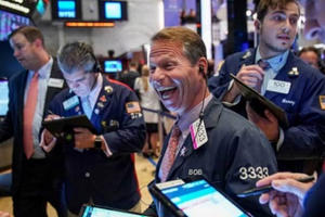 Nóng rực trong lòng nước Mỹ, Bắc Kinh lại thêm phần khó