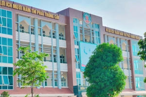 Sở GD&ĐT Hà Nội đang xem xét xử lý vi phạm của Hiệu trưởng Trường THPT Phan Huy Chú - Quốc Oai