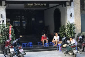 Hậu Covid-19, sảnh chờ khách sạn hạng sang thành quán trà đá vỉa hè