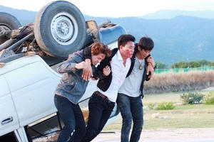 Nghệ sĩ ồ ạt sản xuất phim: Đừng thấy đỏ ngỡ chín