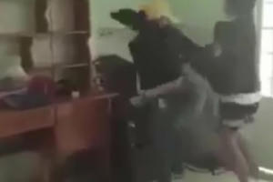 Tiếp tục xuất hiện clip nữ sinh đánh bạn ở Đồng Nai