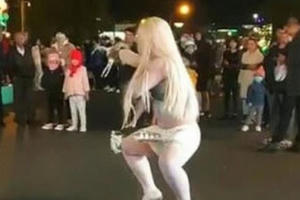 Phạt 7,5 triệu đồng do trình diễn phản cảm ở Đà Lạt