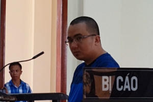 Cầm dao đâm chết người vì bị đòi nợ