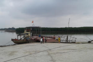 Hoằng Hóa, Thanh Hóa: Hợp tác xã xây dựng bến phà không phép?