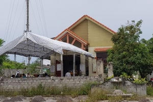 Bị ngăn phá bàn thờ tổ tiên, con trai đâm chết mẹ