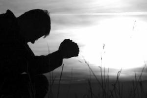 “Tuyệt tình ca” bi thiết trước khi từ giã cõi đời sau song sắt