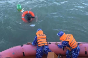 Tàu CSB 2011 của Bộ Tư lệnh Vùng 3 Cảnh sát biển cứu nạn ngư dân thành công trên biển Tàu CSB 2011 của Bộ Tư lệnh Vùng 3 Cảnh sát biển cứu nạn ngư dân thành công trên biển