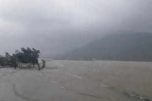 Hồ Kẻ Gỗ và nhiều hồ, thủy điện ở Hà Tĩnh bắt đầu xả tràn