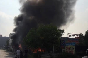 Hải Dương: "Bà hỏa" thiêu rụi nhà hàng gà Hoàng Gia, nhiều người phát hoảng