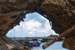 Quy Nhơn: Kè sông chưa nghiệm thu đã “tan hoang” trước sóng