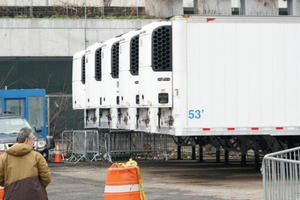 Thi thể ùn ứ trong các nhà xác di động ở New York
