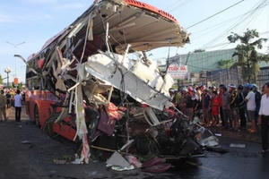 Cận cảnh hiện trường vụ tai nạn thảm khốc ở Gia Lai làm 10 người chết, nhiều người bị thương