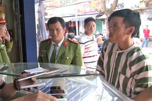 Huế: Bắt và khởi tố đối tượng chuyên cướp giật tài sản của người đi đường