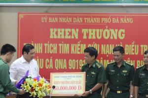 Đà Nẵng: Khen thưởng vụ truy tìm tung tích tàu sắt đâm chìm tàu ngư dân