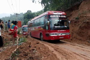 Điện Biên: Sạt lở nghiêm trọng tại Quốc lộ 279 Điện Biên: Sạt lở nghiêm trọng tại Quốc lộ 279