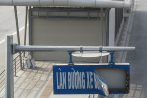 Nhà chờ xe buýt nhanh "chạy đua" trước ngày hoạt động