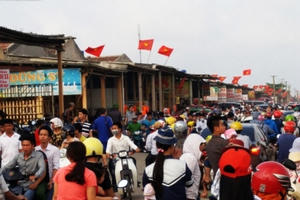 Biển Quất Lâm quá tải vì 2 vạn khách du lịch đổ về