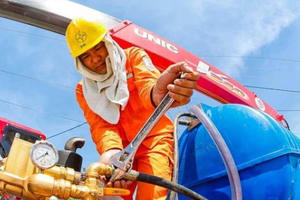 Nắng nóng kéo dài, tiêu thụ điện đạt tới mức kỷ lục trong lịch sử