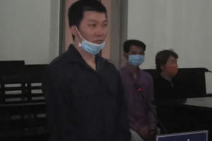 Ép người yêu cởi hết áo quần rồi dùng dao đâm nạn nhân đến chết