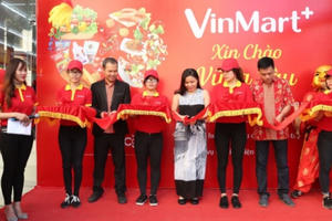 VinMart+ cấp tập khai trương 1 ngày 3 cửa hàng đón tết