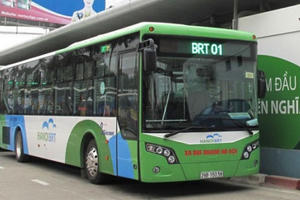 Buýt nhanh triệu USD: Xe to đôi khi chở toàn… gió!