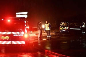 Báo động: Bắt cóc con tin tại Pháp, 2 người thiệt mạng