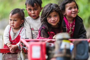 Ngắm nét ngây thơ của những đứa trẻ vùng cao nguyên đá Hà Giang