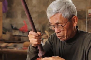 Người "thổi hồn" nhạc cụ dân tộc