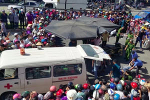 Bắn chết nhân tình của vợ khi chờ đèn đỏ, thanh niên chạy thẳng đến công an trình báo